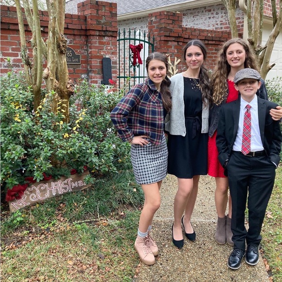 Meet your Posher, Tiffany - Picture 2 of 3